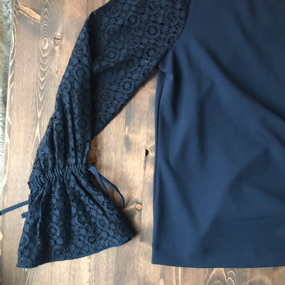 Banana Republic navy blouse with lace sleeves - Picture 3 of 4